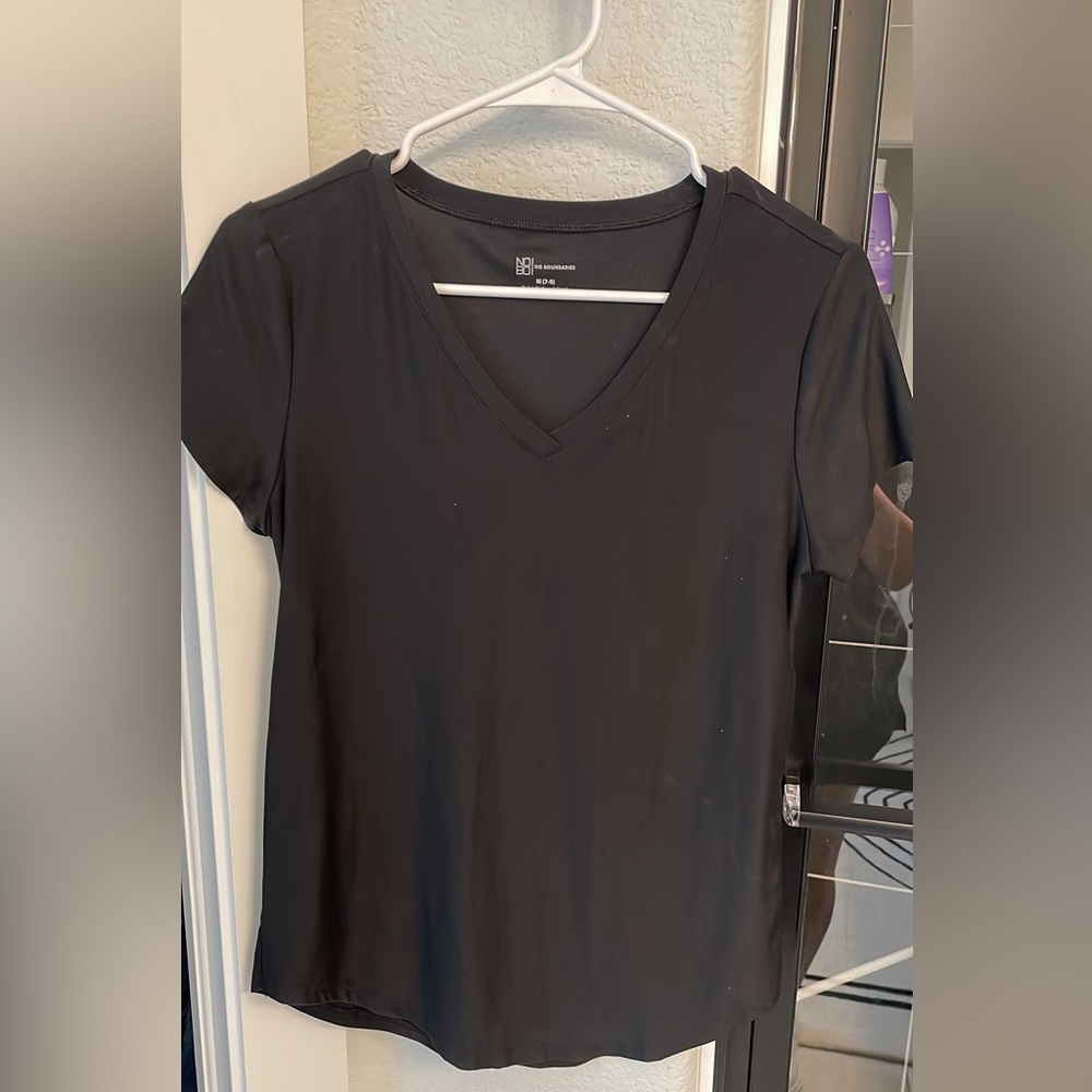 black v neck - no boundaries
